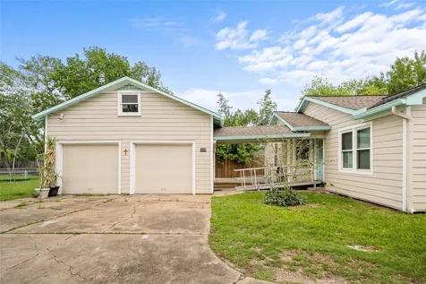 405 N College Street Weimar TX 78962