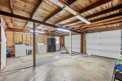 405 N College Street Weimar TX 78962