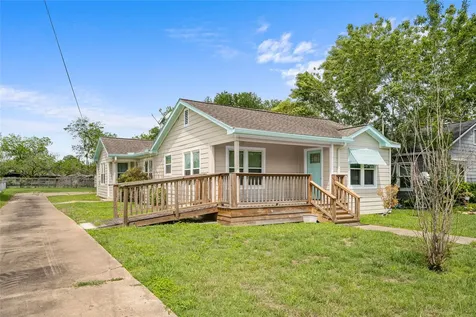 405 N College Street Weimar TX 78962