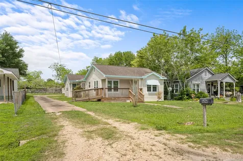 405 N College Street Weimar TX 78962