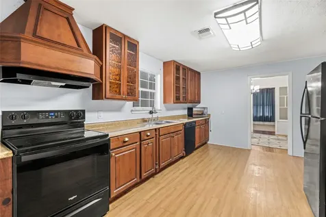 405 N College Street Weimar TX 78962
