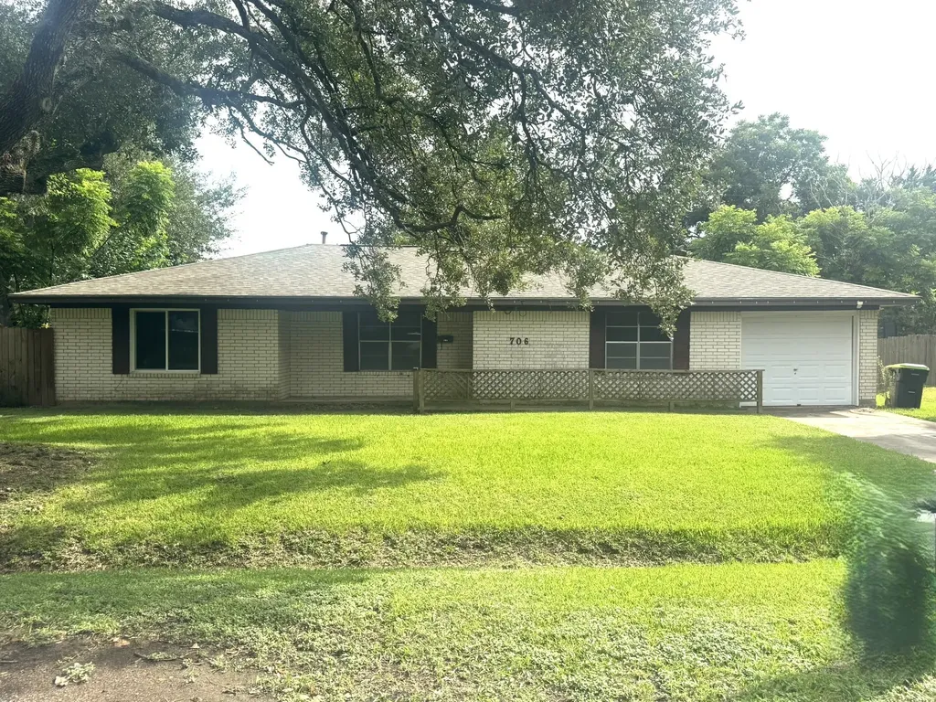 706 University Avenue Wharton TX 77488