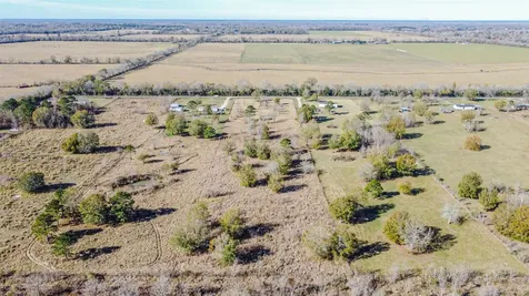 1889 County Road 2068 Hull TX 77564