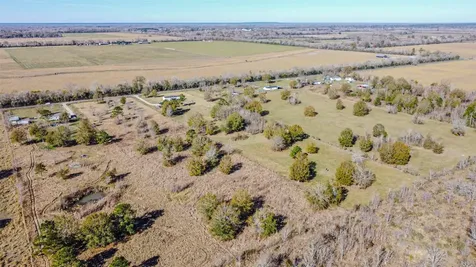 1889 County Road 2068 Hull TX 77564