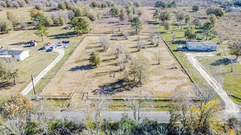 1889 County Road 2068 Hull TX 77564