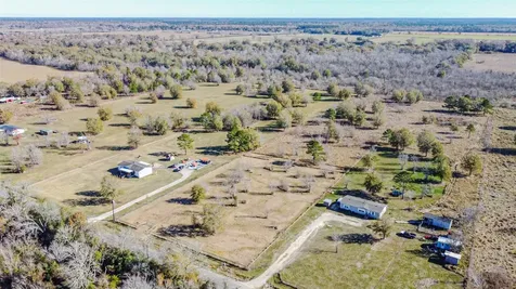 1889 County Road 2068 Hull TX 77564