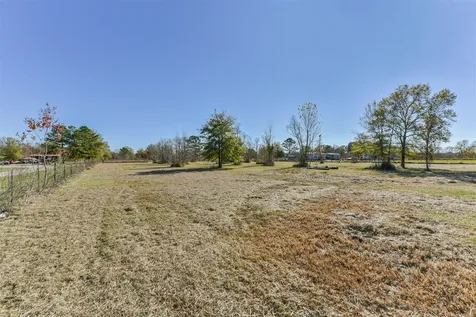 1889 County Road 2068 Hull TX 77564