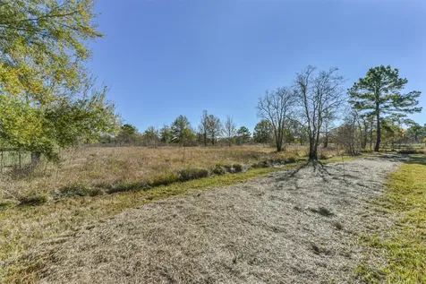 1889 County Road 2068 Hull TX 77564