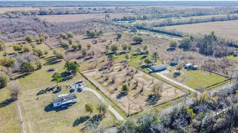 1889 County Road 2068 Hull TX 77564