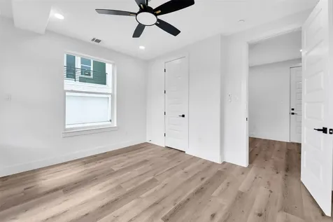 1805 Emir Street H Houston TX 77009