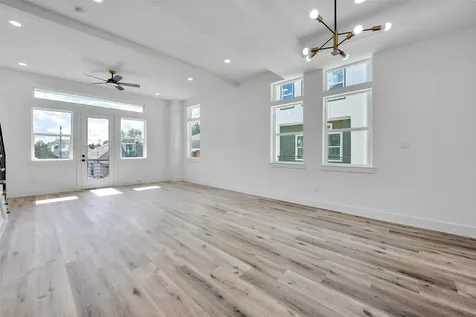 1805 Emir Street H Houston TX 77009