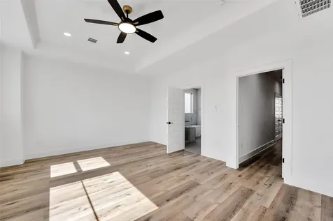 1805 Emir Street H Houston TX 77009