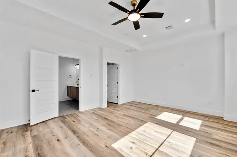 1805 Emir Street H Houston TX 77009