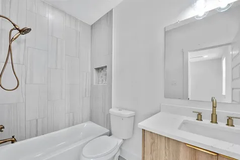 1805 Emir Street H Houston TX 77009