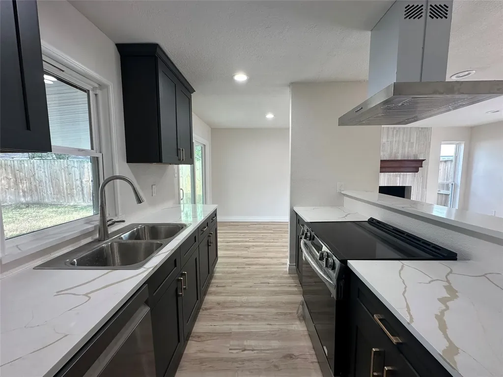 5026 Court Road Houston TX 77053