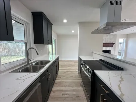 5026 Court Road Houston TX 77053