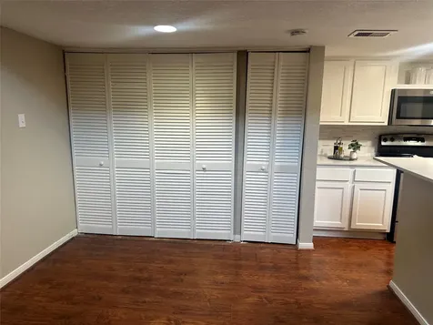 2300 Old Spanish Trail 2006 Houston TX 77054
