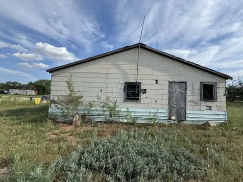 1029 Avenue J Tahoka TX 79373