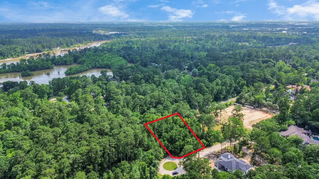 22 Majestic Falls Drive Kingwood TX 77339