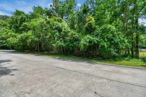 22 Majestic Falls Drive Kingwood TX 77339