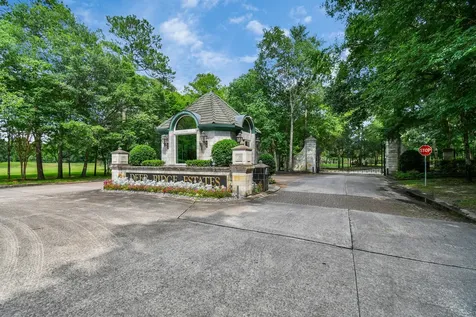 22 Majestic Falls Drive Kingwood TX 77339