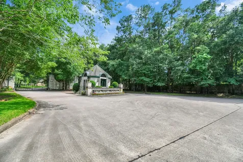 22 Majestic Falls Drive Kingwood TX 77339