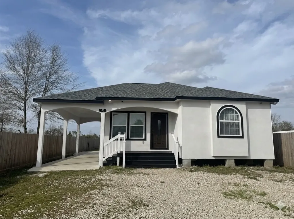 105 County Road 5213 Cleveland TX 77327