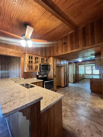 2 Lee Drive Huntsville TX 77320