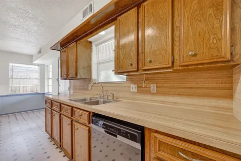 4214 Parkland Street Pasadena TX 77504
