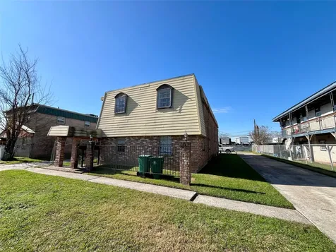 1042 W Village Court D Pasadena TX 77506
