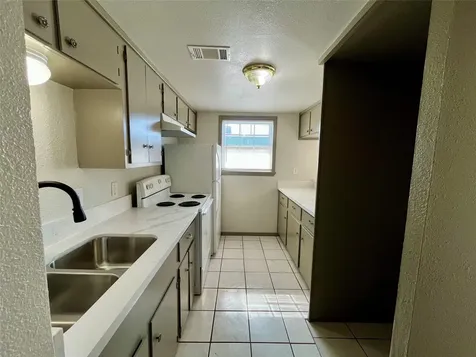1042 W Village Court D Pasadena TX 77506