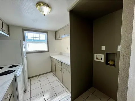1042 W Village Court D Pasadena TX 77506