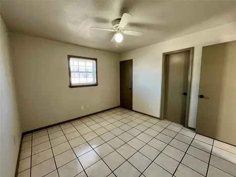 1042 W Village Court D Pasadena TX 77506