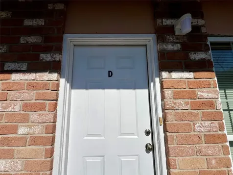 1042 W Village Court D Pasadena TX 77506