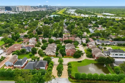 1470 Sherwood Park Circle Houston TX 77043