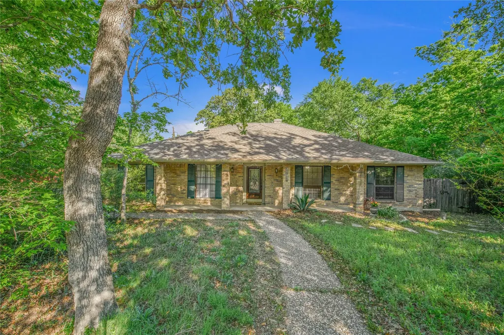 2707 Teakwood Court College Station TX 77845