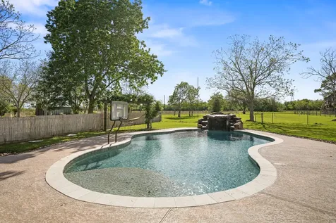 17204 County Road 831 Pearland TX 77584