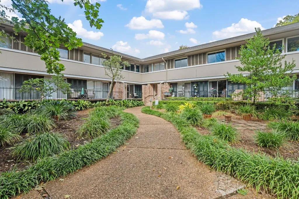 642 S Ripple Creek Drive 642 Houston TX 77057