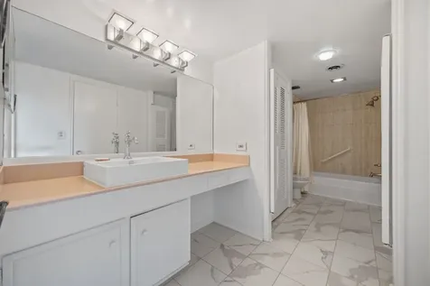 642 S Ripple Creek Drive 642 Houston TX 77057