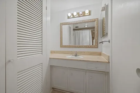 642 S Ripple Creek Drive 642 Houston TX 77057