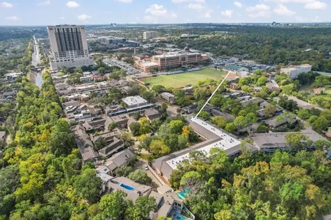 642 S Ripple Creek Drive 642 Houston TX 77057