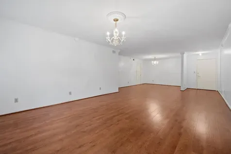 642 S Ripple Creek Drive 642 Houston TX 77057