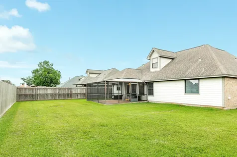 207 Hancock Street Clute TX 77531