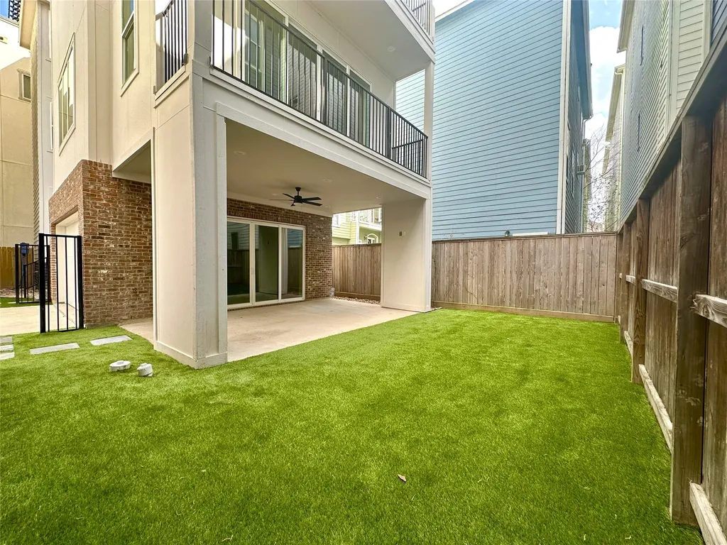 1140 W 16th Street Houston TX 77008