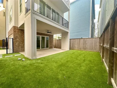 1140 W 16th Street Houston TX 77008