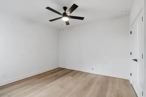 1140 W 16th Street Houston TX 77008