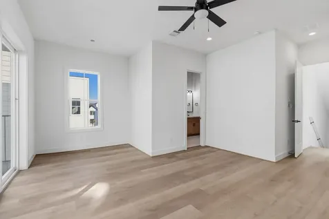 1140 W 16th Street Houston TX 77008