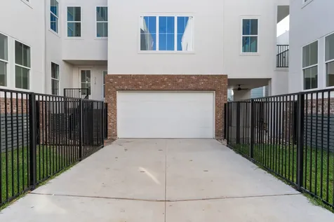 1140 W 16th Street Houston TX 77008