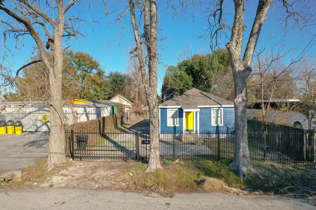 4826 Bristol Street Houston TX 77009