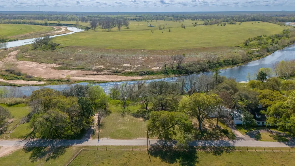160 Burford Street Columbus TX 78934